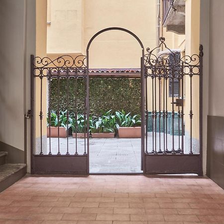 Elegante Appartamento Minimal Dai Tocchi Botanici Milan Extérieur photo