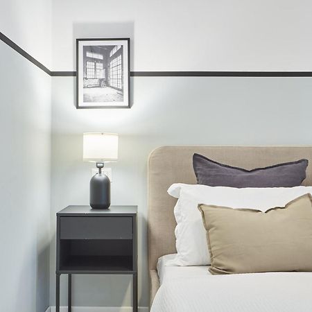 Elegante Appartamento Minimal Dai Tocchi Botanici Milan Extérieur photo