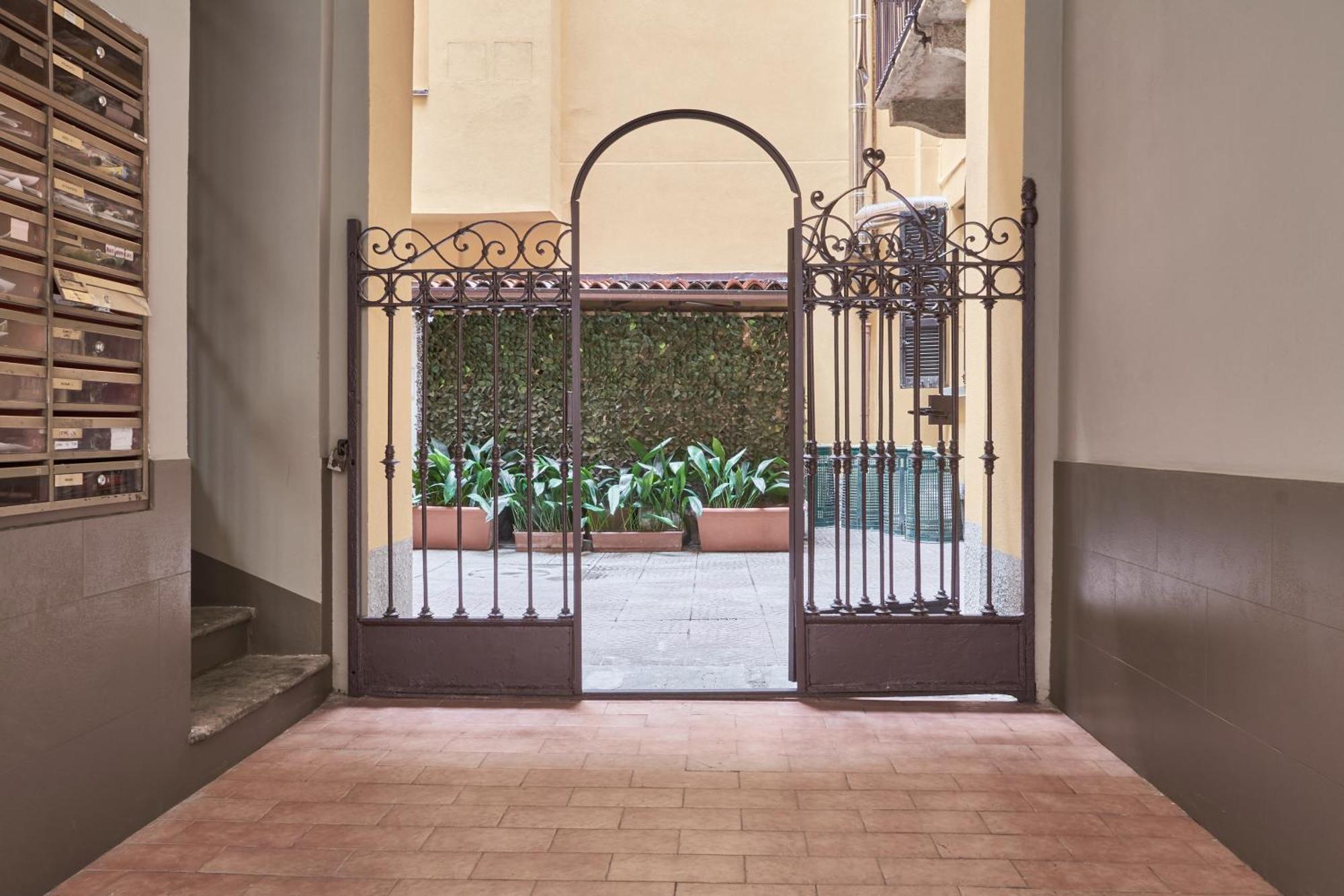 Elegante Appartamento Minimal Dai Tocchi Botanici Milan Extérieur photo