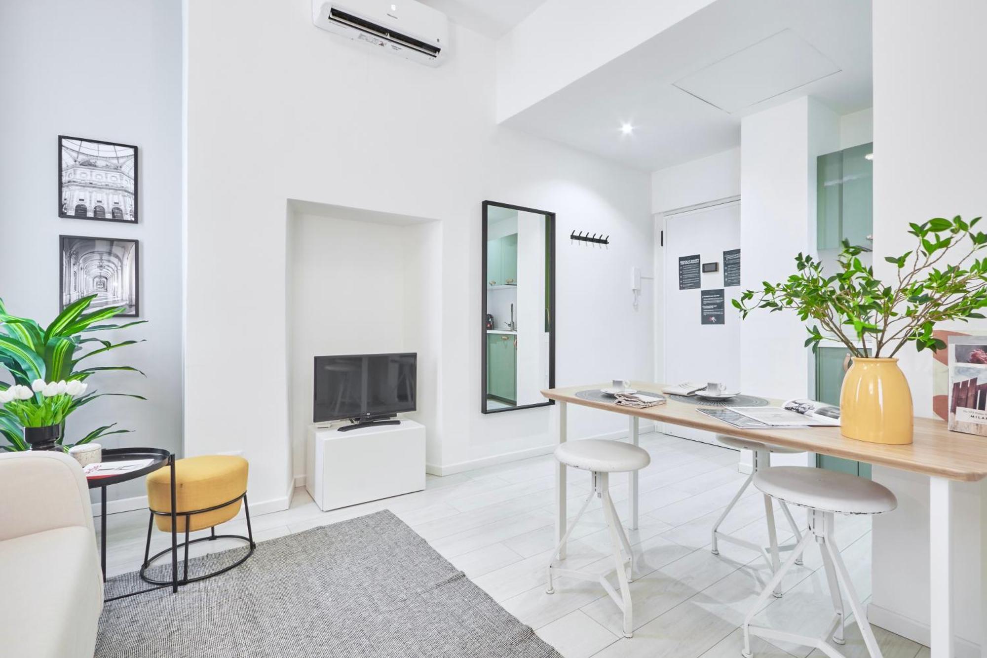 Elegante Appartamento Minimal Dai Tocchi Botanici Milan Extérieur photo